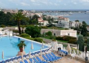 Festival CANNES – VUE PANORAMIQUE PISCINE ET MER