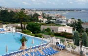 Festival CANNES – VUE PANORAMIQUE PISCINE ET MER