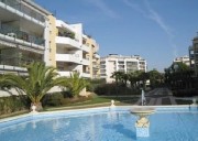 2 Pieces grand standing dans résidence sécurisée, sans nuisance sonore les pieds dans l’eau, face à la mer, piscine, garage fermé.